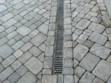 Paver walkway with inset drainage